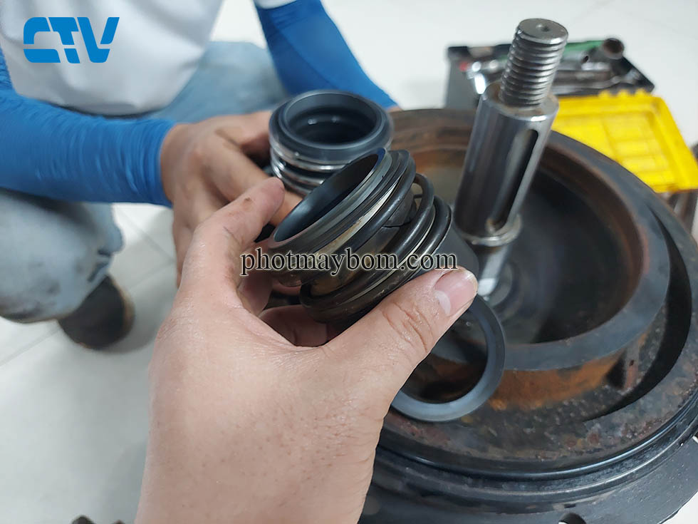 Sửa chữa, thay phớt máy bơm công nghiệp